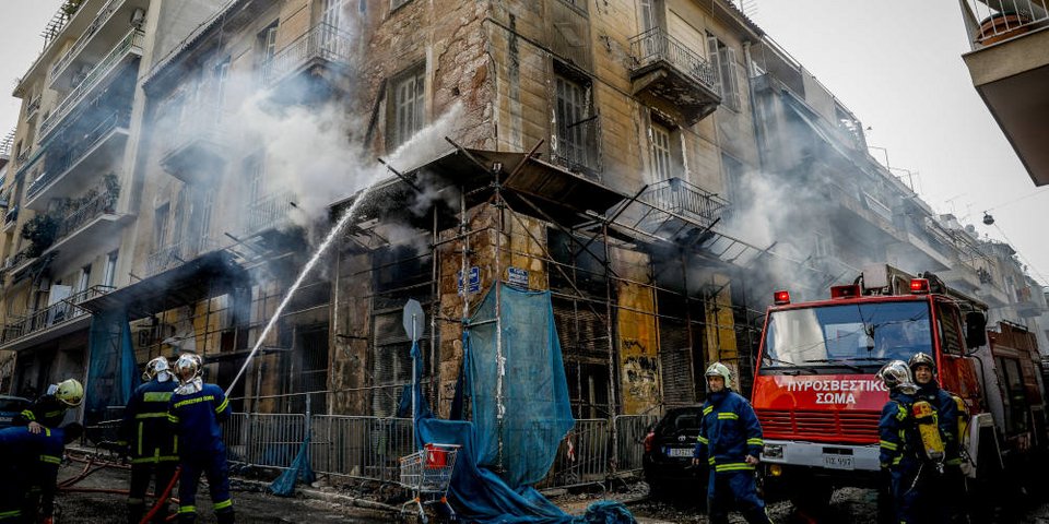 Φωτιά σε ακατοίκητο στα Εξάρχεια/ Φωτογραφία: Eurokinissi