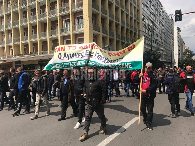 Πορεία εργαζομένων στα ναυπηγεία Ελευσίνας στο κέντρο της Αθήνας