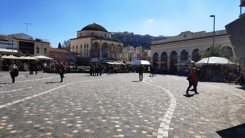 Αδεια πλατεία Μοναστηρακίου