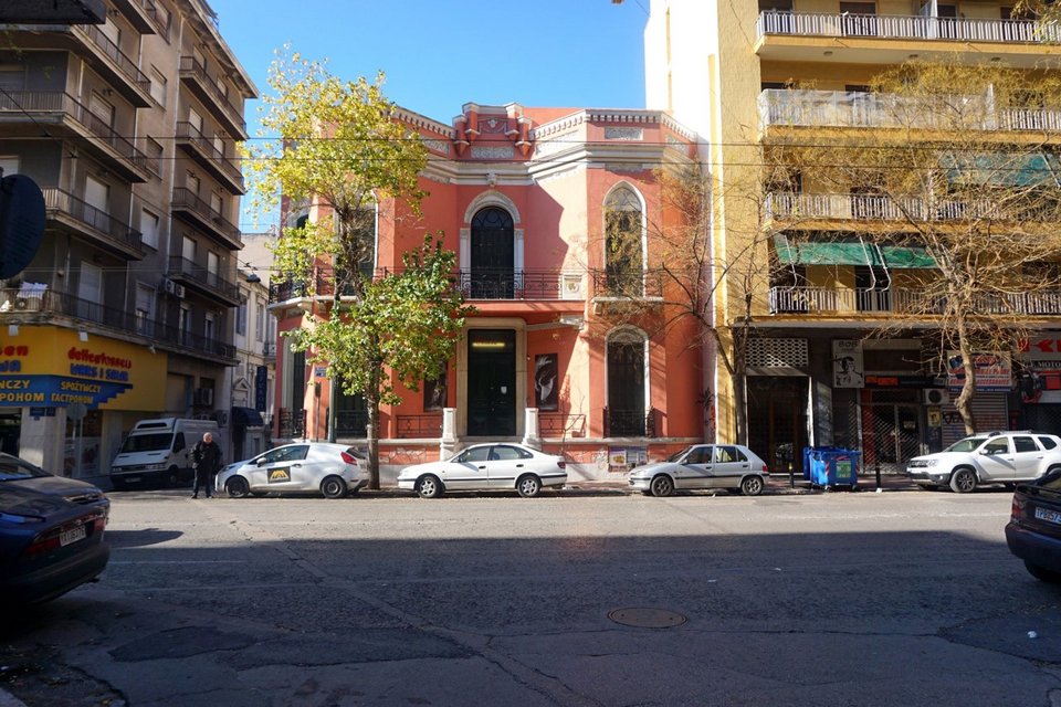 κοκκινο σπίτι