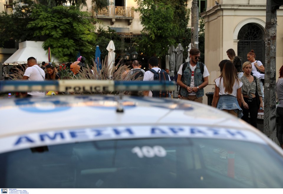 Κορωνοϊός: Οι πλατείες γέμισαν περιπολικά