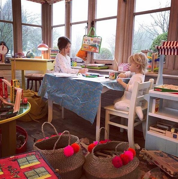 Το playroom είναι γεμάτο με όλων των ειδών τα παιχνίδια