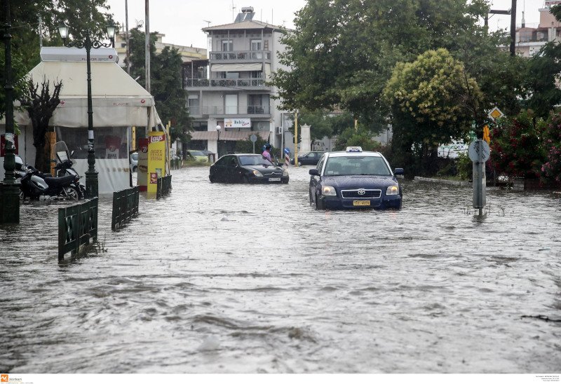 Πλημμυρισμένος δρόμος στην Θεσσαλονίκη/ Φωτογραφία: EUROKINISSI