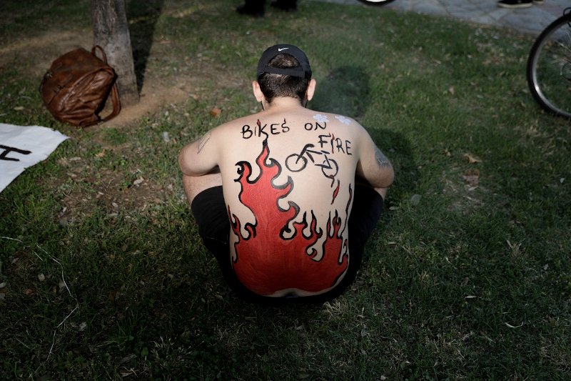 Δεκάδες άνθρωποι ανέβηκαν στο ποδήλατό τους και ξεχύθηκαν στους δρόμους της Θεσσαλονίκης