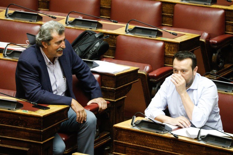 Παύλος Πολάκης και Νίκος Παππάς στη Βουλή -Φωτογραφία: EUROKINISSI/ΓΙΩΡΓΟΣ ΚΟΝΤΑΡΙΝΗΣ