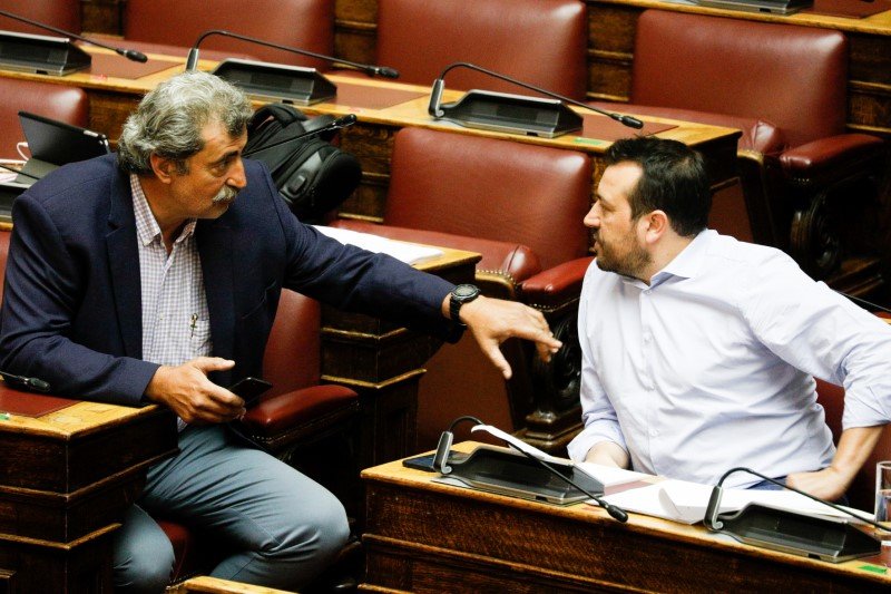 Παύλος Πολάκης και Νίκος Παππάς στη Βουλή -Φωτογραφία: EUROKINISSI/ΓΙΩΡΓΟΣ ΚΟΝΤΑΡΙΝΗΣ