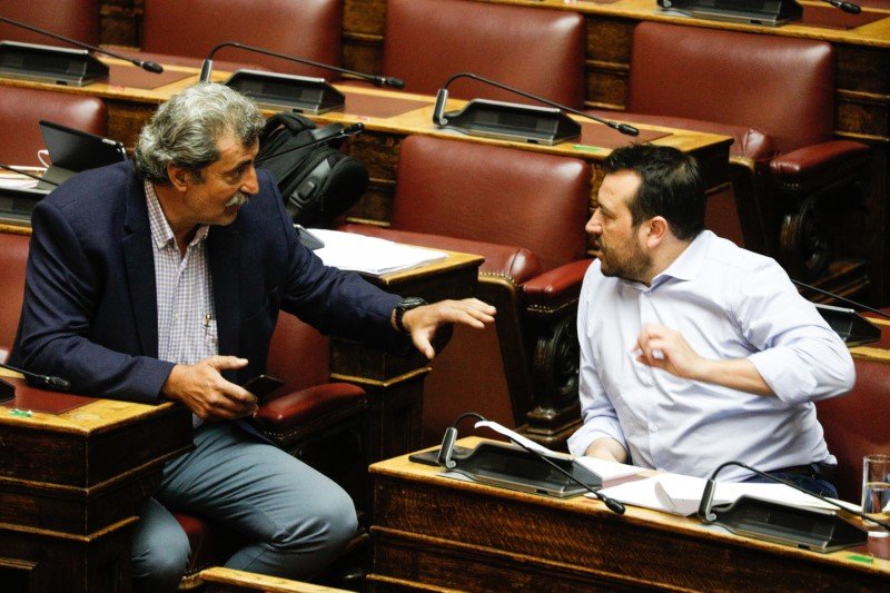 Παύλος Πολάκης και Νίκος Παππάς στη Βουλή -Φωτογραφία: EUROKINISSI/ΓΙΩΡΓΟΣ ΚΟΝΤΑΡΙΝΗΣ