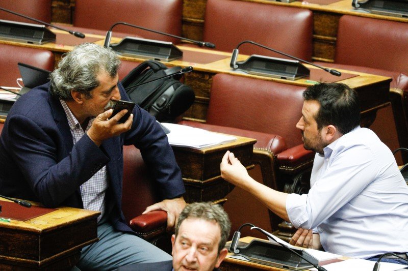 Παύλος Πολάκης και Νίκος Παππάς στη Βουλή -Φωτογραφία: EUROKINISSI/ΓΙΩΡΓΟΣ ΚΟΝΤΑΡΙΝΗΣ