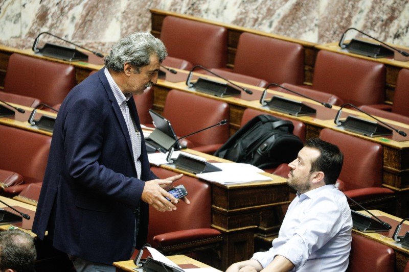 Παύλος Πολάκης και Νίκος Παππάς στη Βουλή -Φωτογραφία: EUROKINISSI/ΓΙΩΡΓΟΣ ΚΟΝΤΑΡΙΝΗΣ