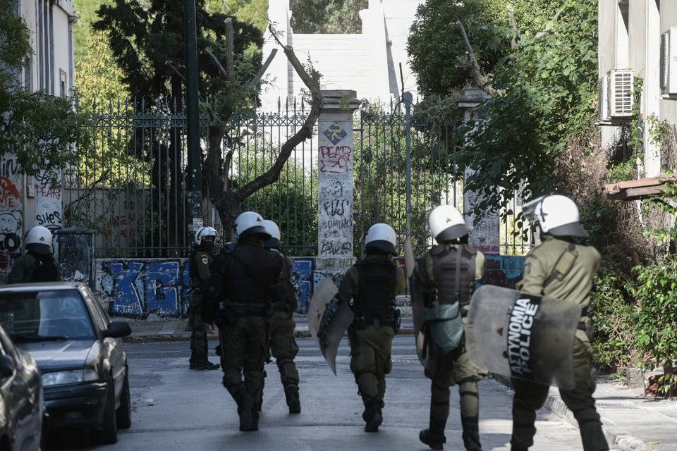Μπήκαν τα ΜΑΤ στο Πολυτεχνείο