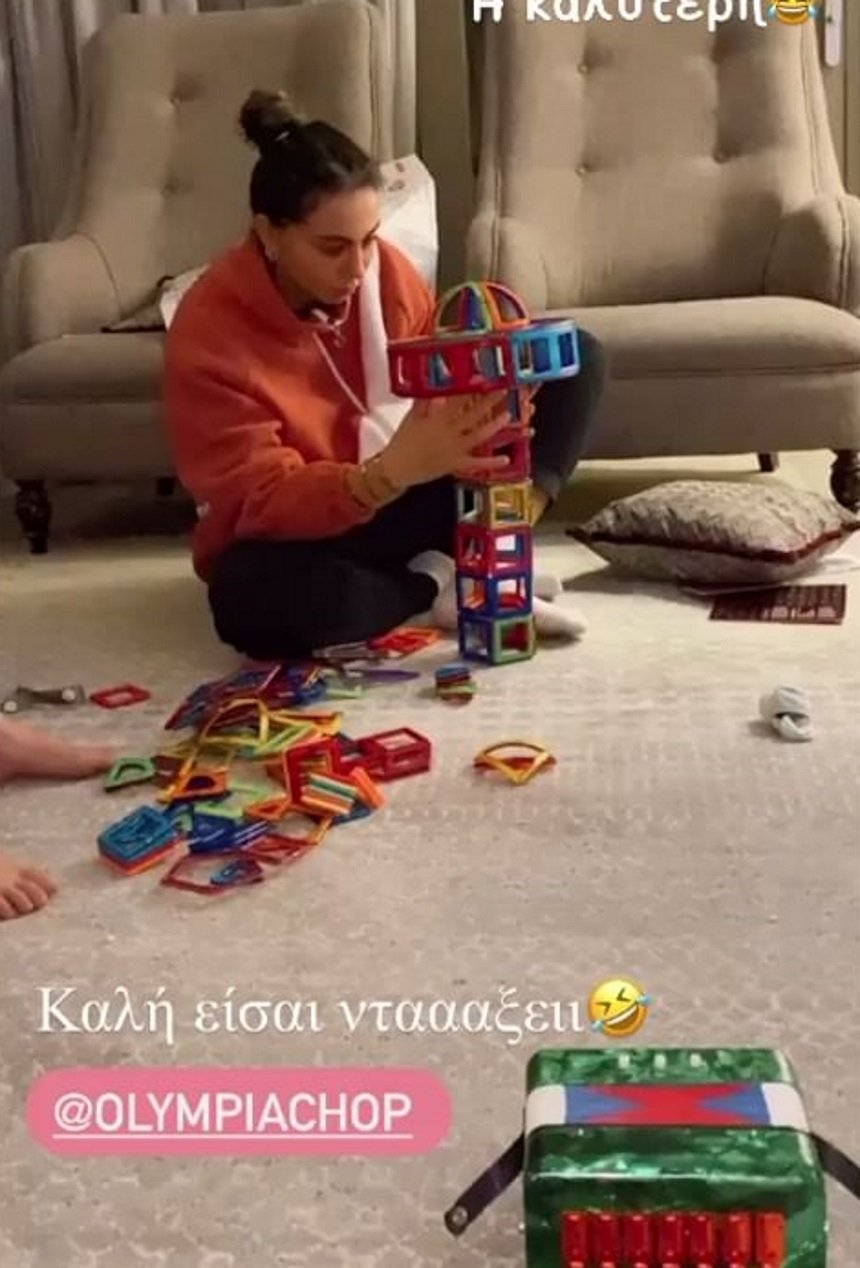 Η Ολυμπία Χοψονίδου είναι full time μαμά.