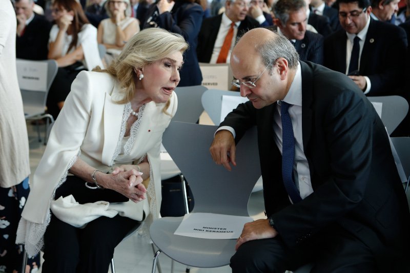 Η Μαριάννα Β. Βαρδινογιάννη συζητά με τον Κωστή Χατζηδάκη στο «Σταύρος Νιάρχος»