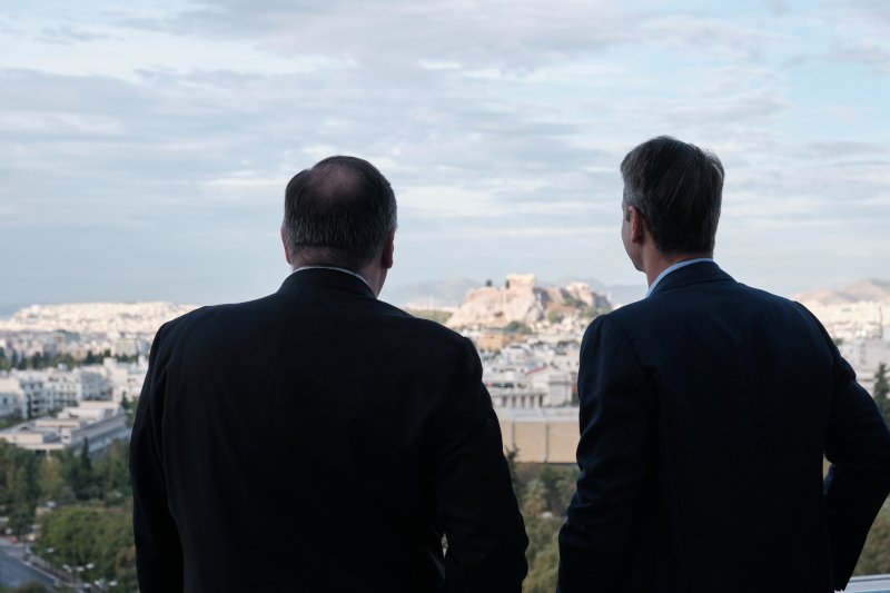 Ο Κυριάκος Μητσοτάκης και ο Μάικ Πομπέο κοιτάζουν τη θέα