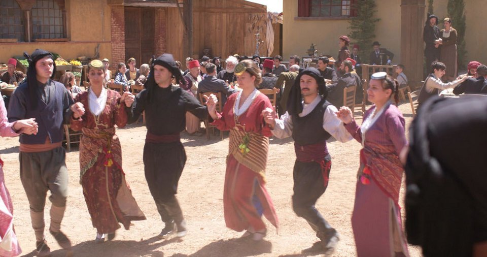 Παραδοσιακοί ποντιακοί χοροί στα γυρίσματα της σειράς «Το Κόκκινο Ποτάμι»