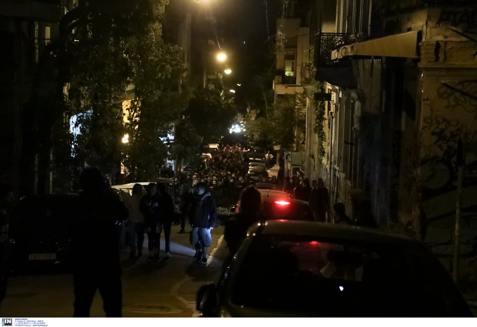 Εξάρχεια: Επεισόδια με μολότοφ και οδοφράγματα