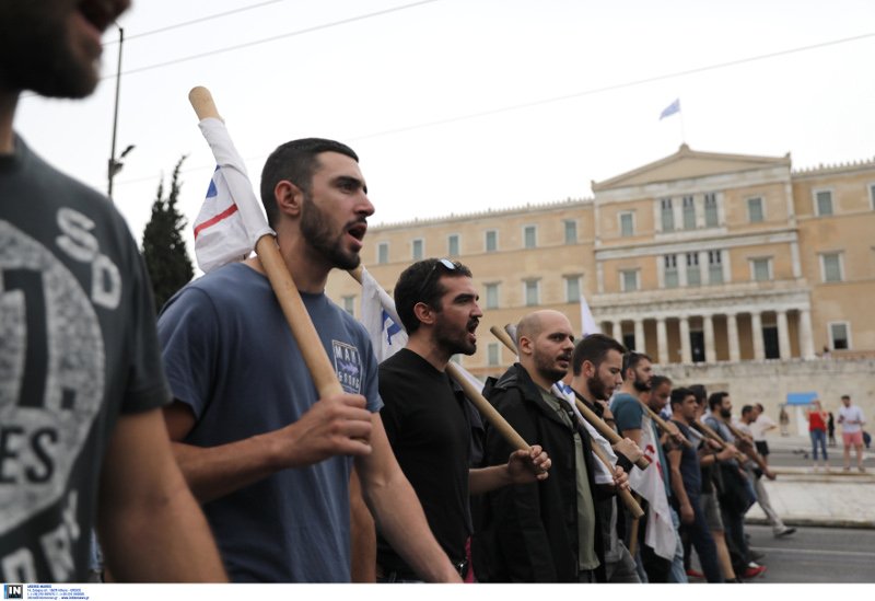 Η πορεία του ΠΑΜΕ έξω από την Βουλή