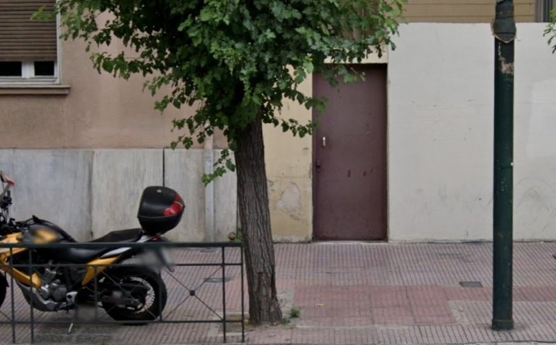 Η παράταιρη πόρτα στην Βασιλίσσης Σοφίας 4