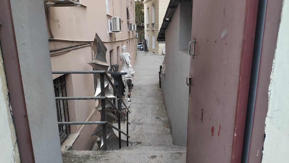 Το «τοπίο» πίσω από την πόρτα στην Βασιλίσσης Σοφίας 4