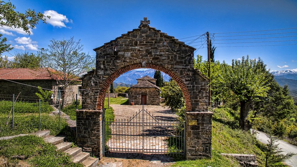 Η εντυπωσιακή είσοδος στο μοναστήρι