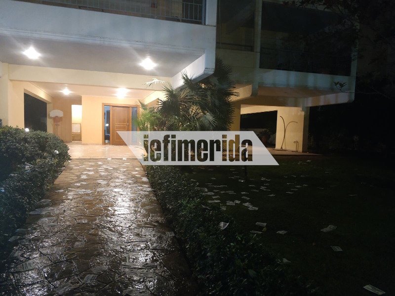 Η πολυκατοικία όπου διαμένει ο Αρης Πορτοσάλτε