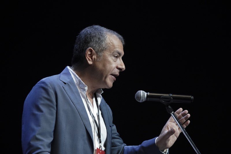 Αυλαία το Ποτάμι Σταύρος Θεοδωράκης