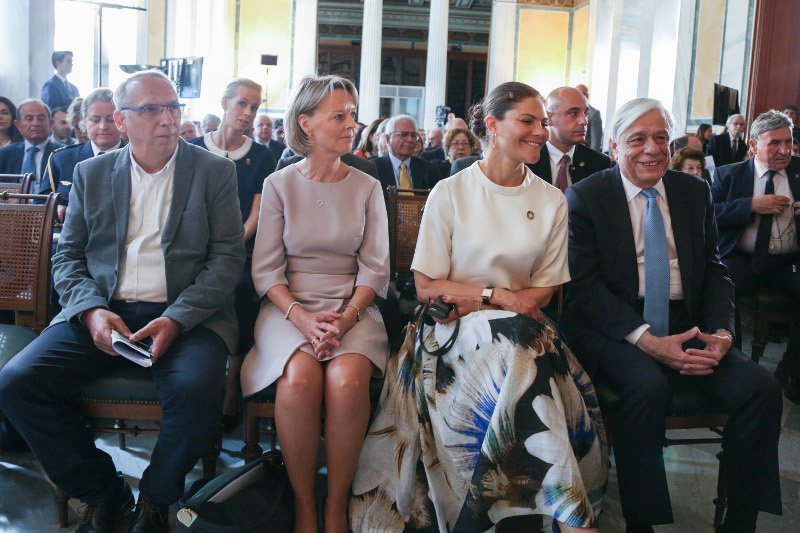 Η πριγκίπισσα της Σουηδίας με την πρέσβειρα της Σουηδίας στην Αθήνα και τον Προκόπη Παυλόπουλο
