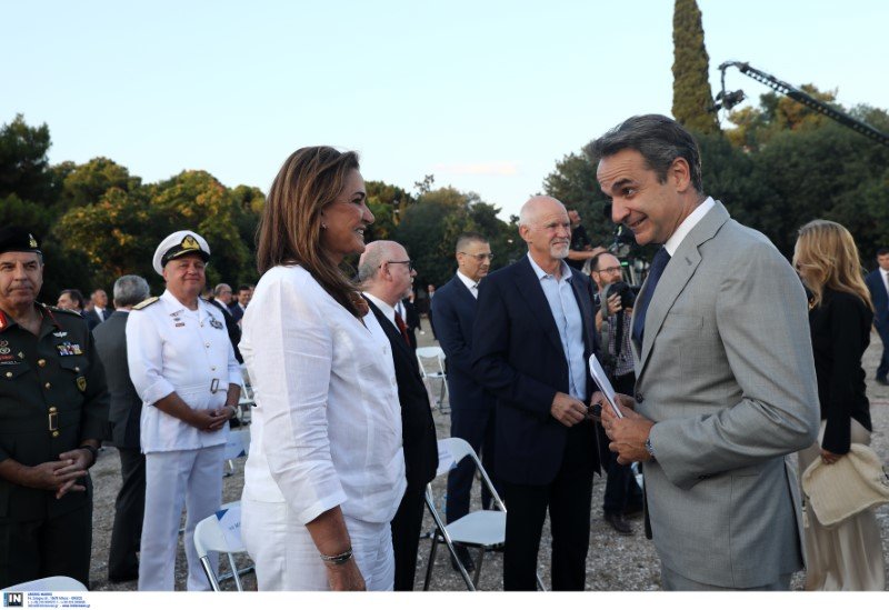 Κυριάκος Μητσοτάκης, Ντόρα Μπακογιάνη (επίσης μέλος της αντιπροσωπείας του Συμβουλίου της Ευρώπης) και Γ. Παπανδρέου