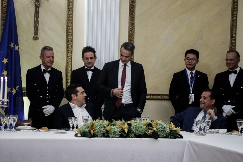 Γέλια μεταξύ Αλέξη Τσίπρα, Κυριάκου Μητσοτάκη και Άδωνι Γεωργιάδη