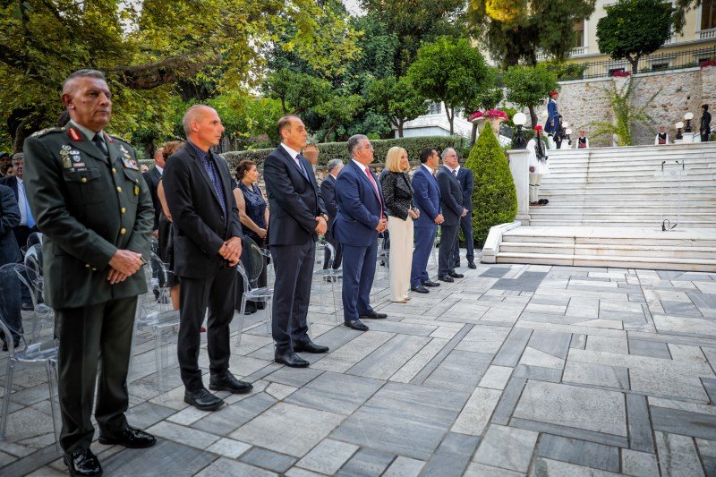 Αρχηγός ΓΕΕΘΑ, πολιτικοί αρχηγοί και πρόεδρος της Βουλής περιμένουν την ΠτΔ / Φωτογραφία: ΕUROKINISSI/ΣΩΤΗΡΗΣ ΔΗΜΗΤΡΟΠΟΥΛΟΣ