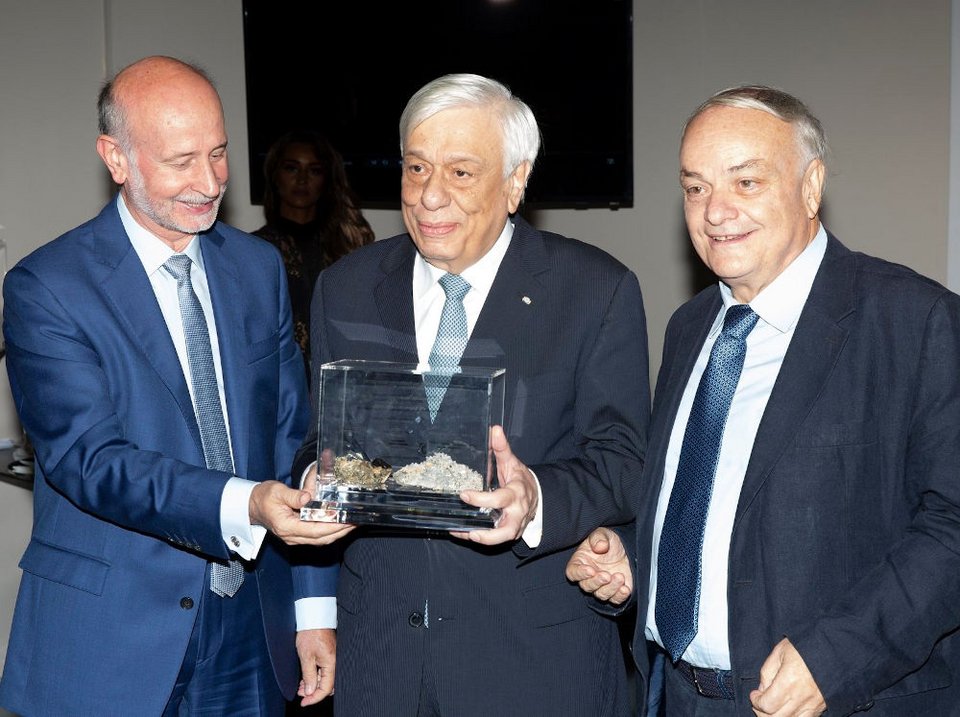 Τα πολύτιμα πετρώματα που προσφέρθηκαν ως τιμητικό δώρο στον Πρόεδρο της Δημοκρατίας στη διάρκεια της εκδήλωσης