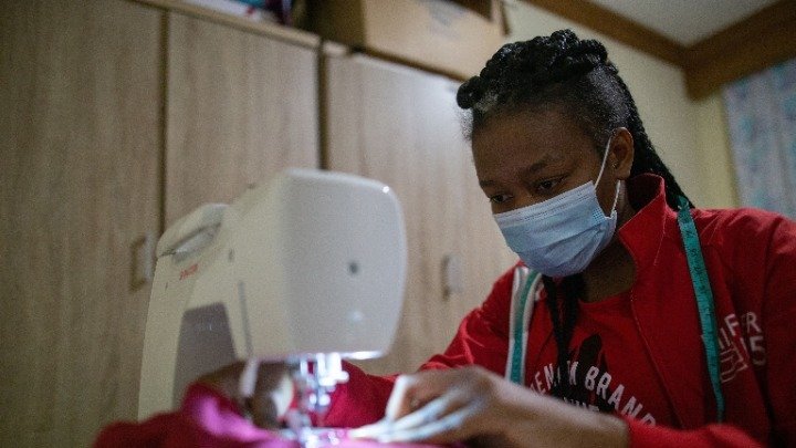 Η 18χρονη Σελεστίν θέλει να γίνει σχεδιάστρια μόδας