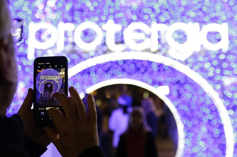 Η τεράστια, φωτεινή μπάλα της Protergia κρύβει εκπλήξεις
