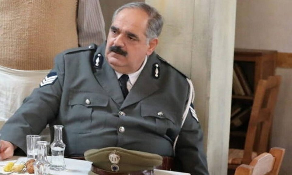 Ο ηθοποιός Γιώργος Σουξές στον ρόλο του Προύσαλη στη σειρά «Άγριες Μέλισσες»