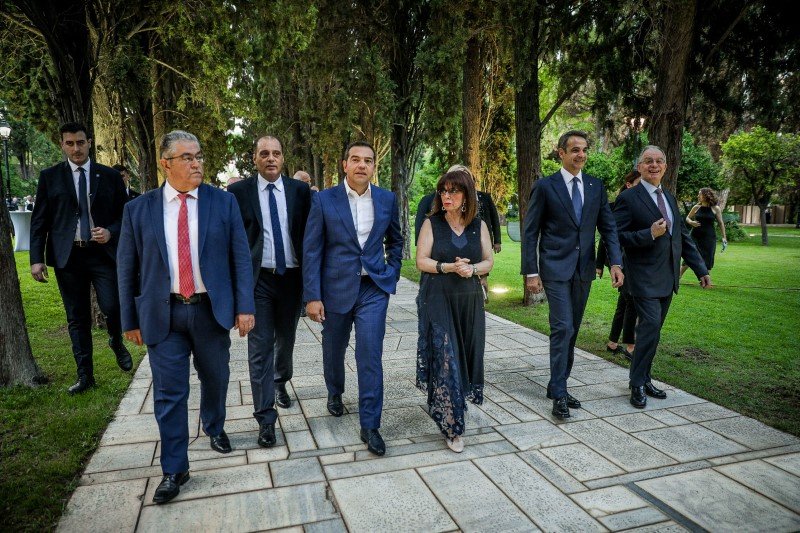 Οι πολιτικοί αρχηγοί με την ΠτΔ -Φωτογραφία: ΕUROKINISSI/ΣΩΤΗΡΗΣ ΔΗΜΗΤΡΟΠΟΥΛΟΣ