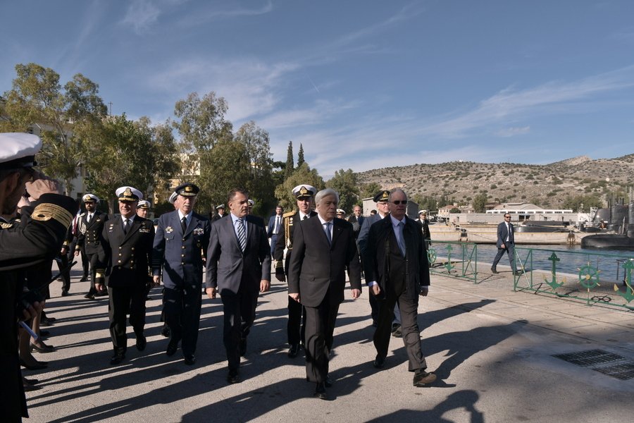 Ο Πρόεδρος της Δημοκρατίας Προκόπης Παυλόπουλος, ο υπουργός Εθνικής Άμυνας Νικόλαος Παναγιωτόπουλος και ο πρόεδρος της Βουλής Κώστας Τασούλας, κατά τη διάρκεια της τελετής, ονοματοδοσίας και εντάξεως στο Πολεμικό Ναυτικό του πλοίου Γενικής Υποστήριξης «ΑΤΛΑΣ-1»  