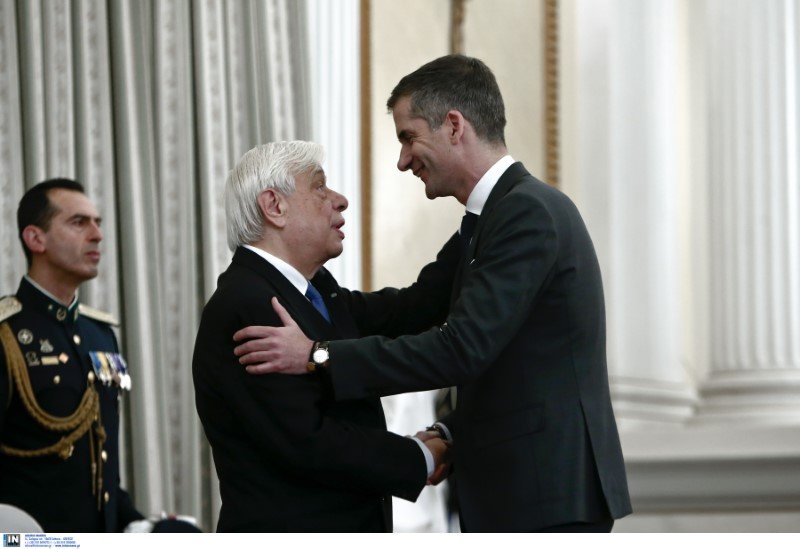 Ο Προκόπης Παυλόπουλος δέχεται τις ευχές του δημάρχου Αθηναίων Κώστα Μπακογιάννη -Φωτογραφία: Intimenews/ΤΖΑΜΑΡΟΣ ΠΑΝΑΓΙΩΤΗΣ