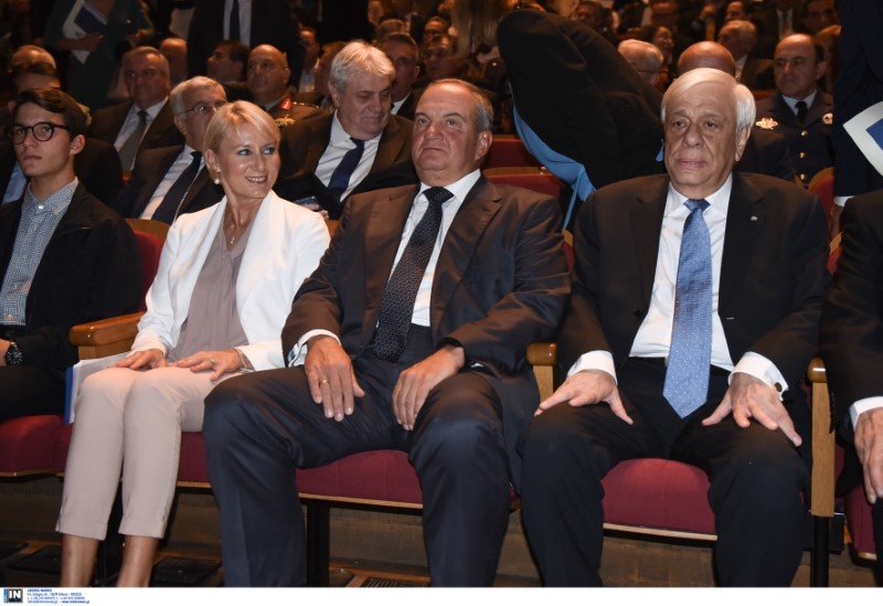 Από αριστερά: Νατάσα Παζαΐτη, Κώστας Καραμανλής, Προκόπης Παυλόπουλος ΗΣ
