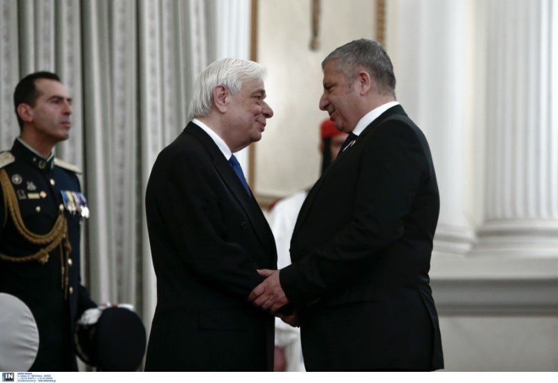 Ο Προκόπης Παυλόπουλος δέχεται τις ευχές του περιφερειάρχη Αττικής Γ. Πατούλη -Φωτογραφία: Intimenews/ΤΖΑΜΑΡΟΣ ΠΑΝΑΓΙΩΤΗΣ