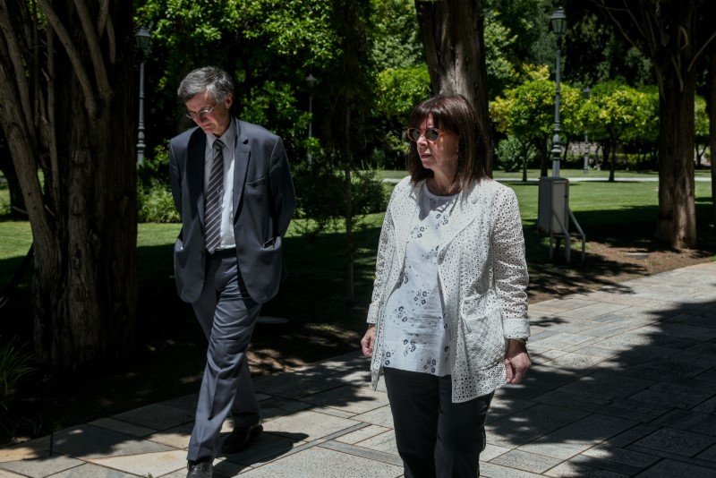 Η ΠτΔ με τον Σωτήρη Τσιόδρα -Φωτογραφία: EUROKINISSI/ΜΙΧΑΛΗΣ ΚΑΡΑΓΙΑΝΝΗΣ