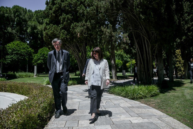 Η ΠτΔ με τον Σωτήρη Τσιόδρα -Φωτογραφία: EUROKINISSI/ΜΙΧΑΛΗΣ ΚΑΡΑΓΙΑΝΝΗΣ