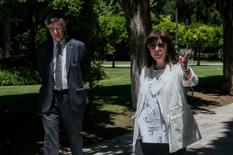 Η ΠτΔ με τον Σωτήρη Τσιόδρα -Φωτογραφία: EUROKINISSI/ΜΙΧΑΛΗΣ ΚΑΡΑΓΙΑΝΝΗΣ