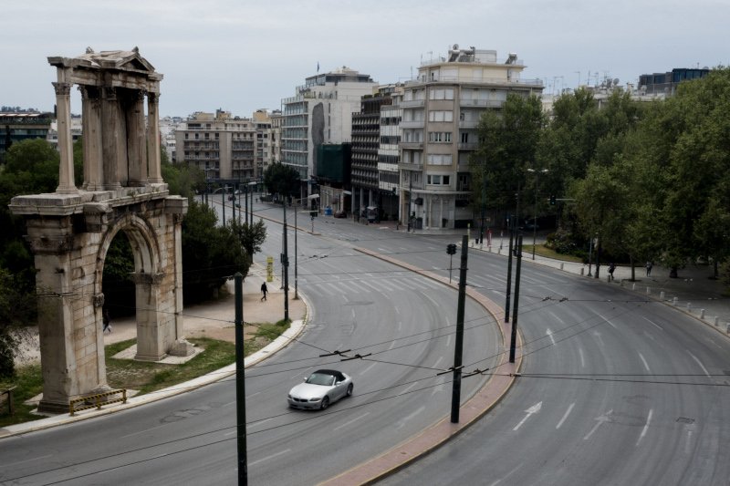 Η Πύλη του Ανδριανού, άδειος δρόμος