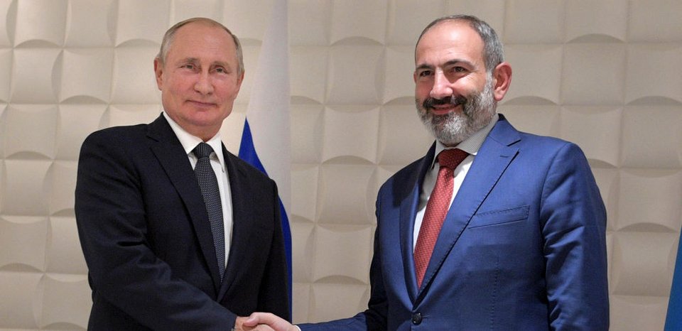 O Ρώσος πρόεδρος Βλαντιμίρ Πούτιν σε παλιότερη συνάντηση με τον πρωθυπουργό της Αρμενίας