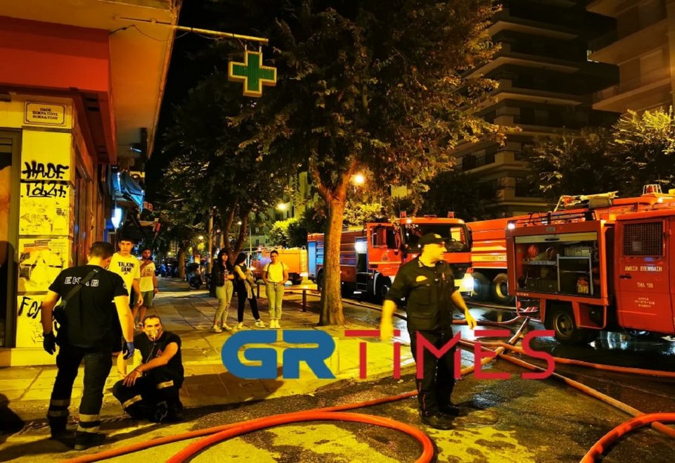 Πυροσβέστες στην Θεσσαλονίκη εν ώρα υπηρεσίας