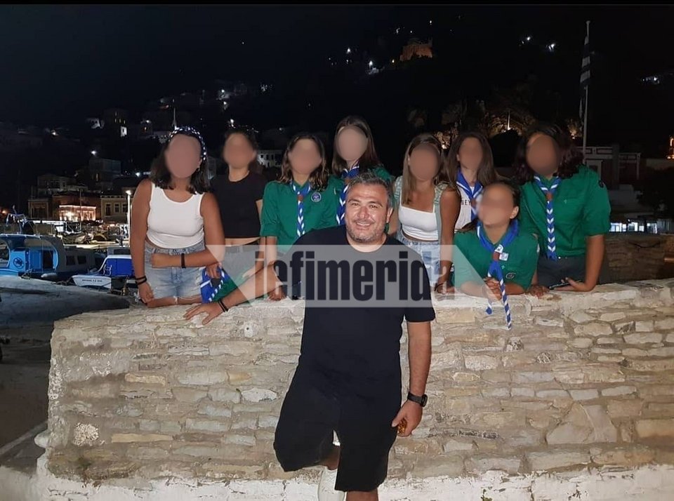 O Ρέμος στη Σύμη με θαυμάστριές του