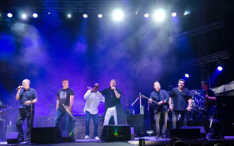Η παρουσία των UB40 στη σκηνή μαζί με τον Αντώνη Ρέμο, ήταν το highlight της βραδιάς / Φωτογραφία: Eurokinissi