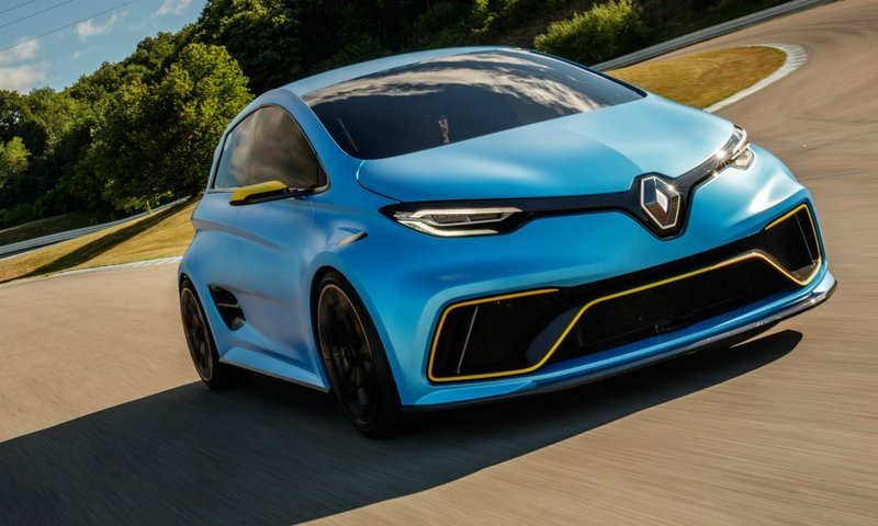 Με απόδοση μεγαλύτερη από την Mercedes-AMG A45 S, το Zoe e-Sport Concept ενθουσίασε τους λίγους τυχερούς, που το είδαν από κοντά και το οδήγησαν. Οι δύο ηλεκτροκινητήρες του παράγουν 460 ίππους και 640 Nm ροπής
