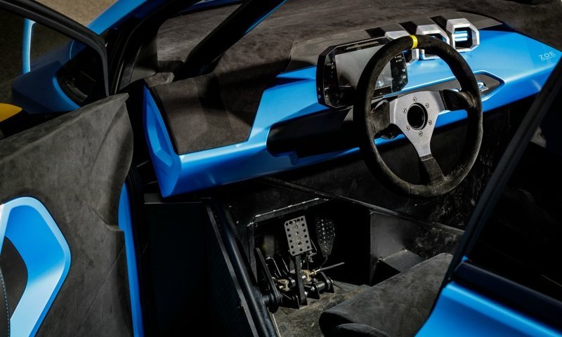 Το Zoe e-Sport ξεκίνησε ως ιδέα από τη Renault πριν από δυόμισι χρόνια για ένα hyper ηλεκτρικό hatchback στην κατηγορία των supermini κινούμενο με ηλεκτρική ενέργεια.