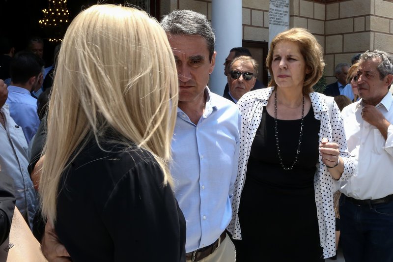 Η Φώφη Γεννηματά, ο Ανδρέας Λοβέρδος και η Εύη Χριστοφιλοπούλου στην κηδεία του Ροβέρτου Σπυρόπουλου