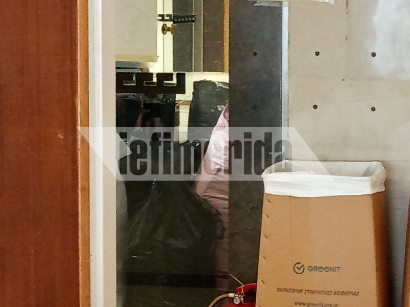 Από την ποσότητα φαίνεται πως δεν σταματούν να καταστρέφουν έγγραφα στο ΥΠΟΙΚ
